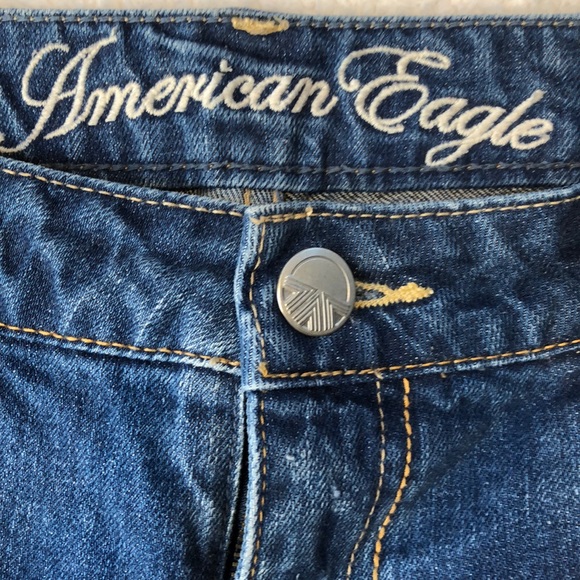 American Eagle Outfitters Blue Medium Wash Distressed Midi Shorts Size 6 - Picture 5 of 14